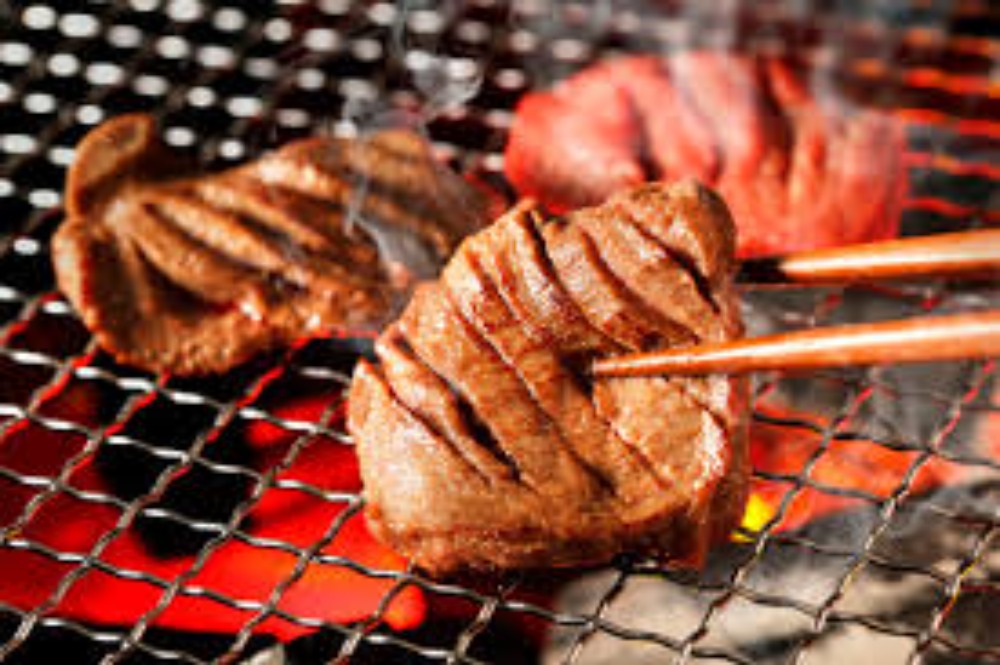 牛タン　タン元・中　厚切り約6㎜スライス（形状不揃い）