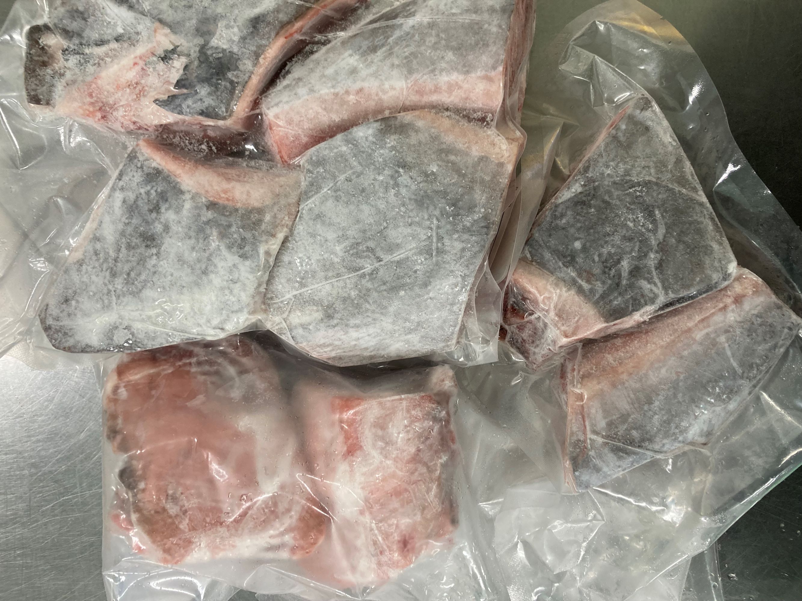 【不定貫】対馬産　養殖本マグロ　カマ　1～1.5kg/pac