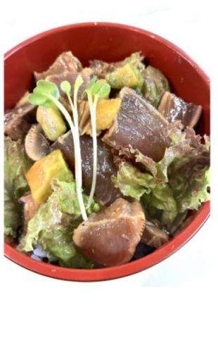 【送料無料】獲れたて藁焼きカツオ使用　ポキ丼の素