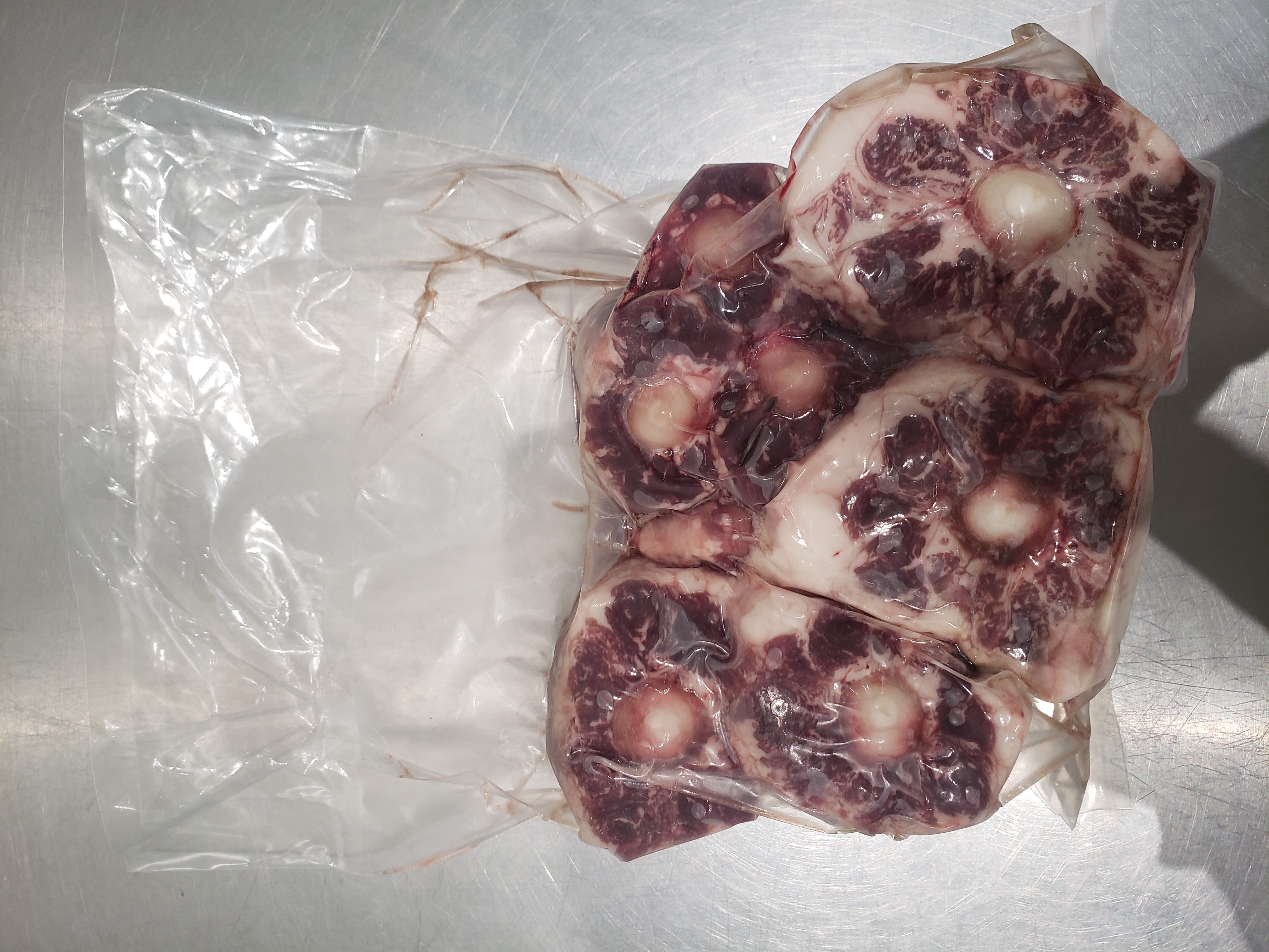 【不定貫】宮崎県産　黒毛和牛経産テール　節切　約1.5ｋｇ（1本分）