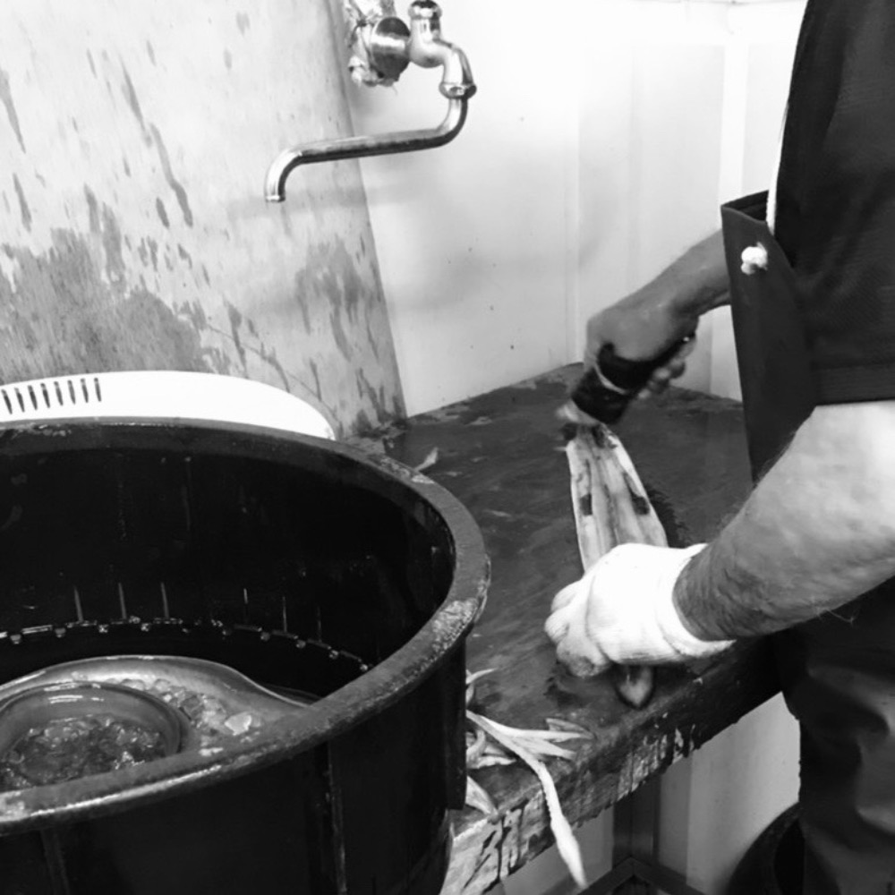 三河一色産　炭火焼き　有頭腹開うなぎ蒲焼き　約220ｇ個包装　